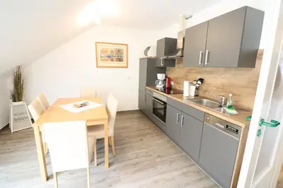 Küche/Küchenzeile in der Unterkunft Itjen am Strand Wohnung 1 Grün