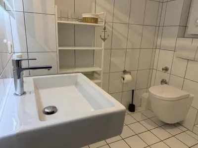 Ein Badezimmer in der Unterkunft Seeadler, Ferienwohnung 3 inkl. Strandkorb
