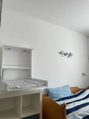 Ein Bett oder Betten in einem Zimmer der Unterkunft Strandleev - strandnahe Ferienwohnung inklusive Saisonstrandkorb mit 3 Schlafzimmern in Duhnen