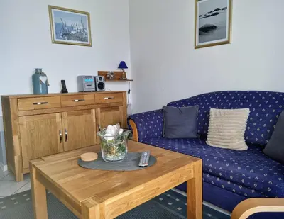 Ein Sitzbereich in der Unterkunft Strandnah Ferienwohnung Haus Sonnenstrahl Dorum-Neufeld Hund Terrasse Parkplatz