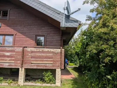 Das Gebäude in dem sich das Ferienhaus befindet