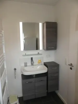 Grundriss der Unterkunft 6 Personen Ferienhaus mit zwei Duschen und Toiletten, Sauna, Whirlpool und Kaminofen in Otterndorf
