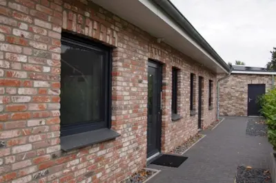 Das Gebäude in dem sich das Ferienhaus befindet