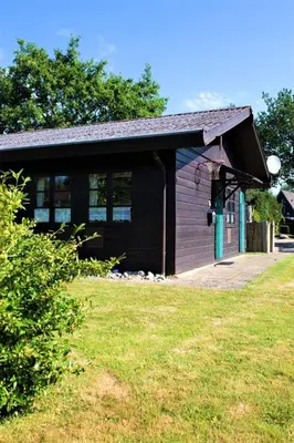 Das Gebäude in dem sich das Ferienhaus befindet