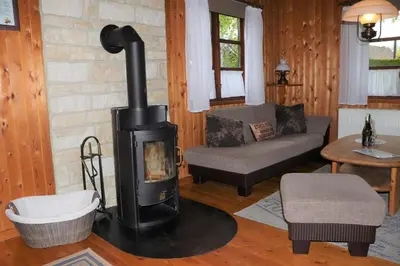Ein Sitzbereich in der Unterkunft 4 Personen Ferienhaus mit Kaminofen und Kanu in Otterndorf