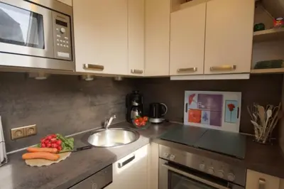 Küche/Küchenzeile in der Unterkunft 6 Personen Ferienhaus mit 4 Schlafzimmern, Infrarotwaermekabine, mit Blick auf den Weltschiffahrtsweg in Otterndorf
