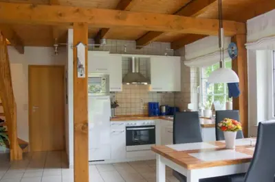 Küche/Küchenzeile in der Unterkunft 4 Personen Ferienhaus, Garten mit Zaun und Tor