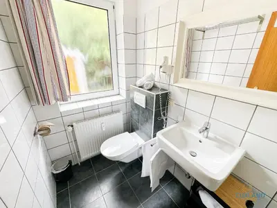 Ein Badezimmer in der Unterkunft Ferienhaus Bremer Str 6