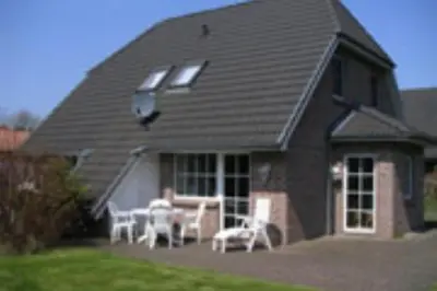 Das Gebäude in dem sich das Ferienhaus befindet