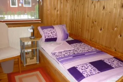 Ein Bett oder Betten in einem Zimmer der Unterkunft 4 Personen Ferienhaus mit 3 Schlafzimmern in Otterndorf