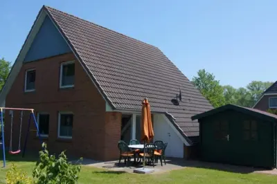 Das Gebäude in dem sich das Ferienhaus befindet