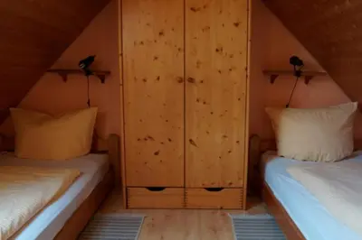Ein Bett oder Betten in einem Zimmer der Unterkunft 6 Personen Ferienhaus Austernfischer mit zwei Toiletten in Otterndorf