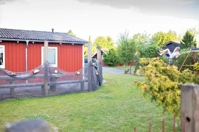 Ein Garten an der Unterkunft 4 Personen Ferienhaus Windrose mit Kanu in Otterndorf