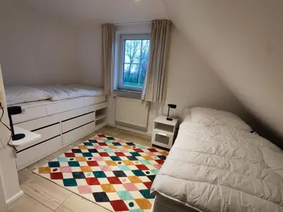 Ein Bett oder Betten in einem Zimmer der Unterkunft 4 Personen Ferienhaus mit zwei Toiletten in Otterndorf