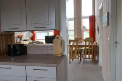 Küche/Küchenzeile in der Unterkunft 4 Personen Angler-Ferienhaus mit privatem Bootsteg, direkter Seelage, Kanu und Sauna in Otterndorf