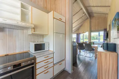 Küche/Küchenzeile in der Unterkunft 4 Personen Ferienhaus mit Kaminofen, Kanu und herrlichem Seeblick in Otterndorf