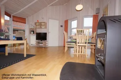 Küche/Küchenzeile in der Unterkunft 6 Personen Ferienhaus mit privatem Bootsteg, dikekter Seelage, Kanu, Whirlpool, Sauna und Kaminofen in Otterndorf