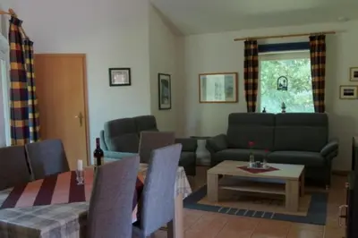 Ein Sitzbereich in der Unterkunft 5 Personen Ferienhaus mit Kaminofen in erster Reihe hinterm Deich in Otterndorf