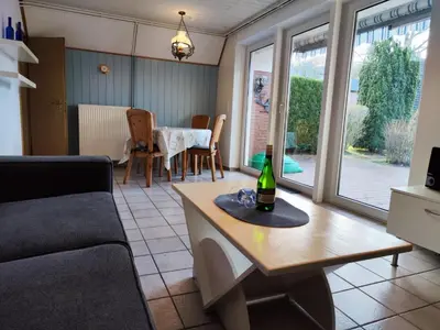Ein Sitzbereich in der Unterkunft 4 Personen Ferienhaus in zweiter Reihe zum Deich in Otterndorf