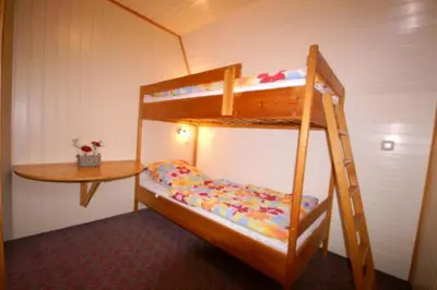 Ein Bett oder Betten in einem Zimmer der Unterkunft 4 Personen Ferienhaus in zweiter Reihe zum Deich in Otterndorf