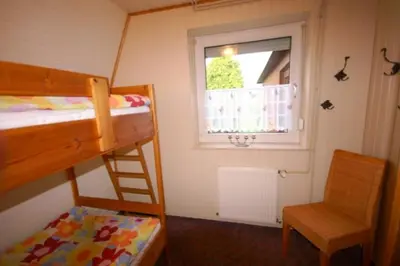 Ein Bett oder Betten in einem Zimmer der Unterkunft 4 Personen Ferienhaus in zweiter Reihe zum Deich in Otterndorf