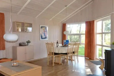 Küche/Küchenzeile in der Unterkunft 6 Personen kinderfreundliches Ferienhaus mit Sauna, Whirlpool und Kaminofen in Otterndorf