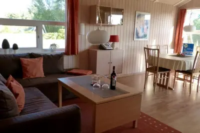 Küche/Küchenzeile in der Unterkunft 6 Personen kinderfreundliches Ferienhaus mit Sauna, Whirlpool und Kaminofen in Otterndorf