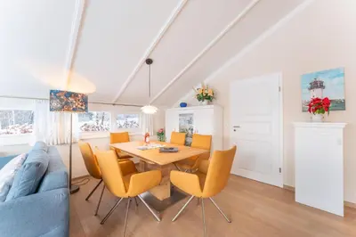 Ein Sitzbereich in der Unterkunft 4 Personen ebenerdiges, barrierefreies Ferienhaus in erster Reihe zum See in Otterndorf