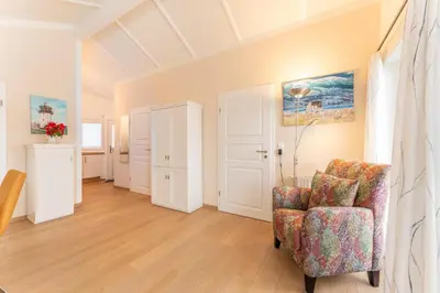 Ein Sitzbereich in der Unterkunft 4 Personen ebenerdiges, barrierefreies Ferienhaus in erster Reihe zum See in Otterndorf