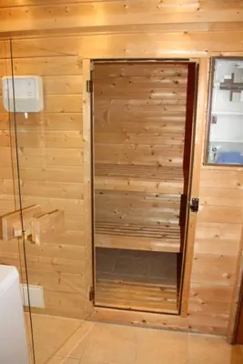 Ein Badezimmer in der Unterkunft 4 Personen Ferienhaus mit Sauna und zwei Toiletten in Otterndorf