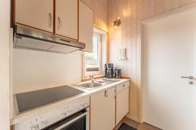 Küche/Küchenzeile in der Unterkunft 4 Personen Ferienhaus mit Sauna, Kaminofen und einen wunderschцnen Garten mit Terrasse in Otterndorf