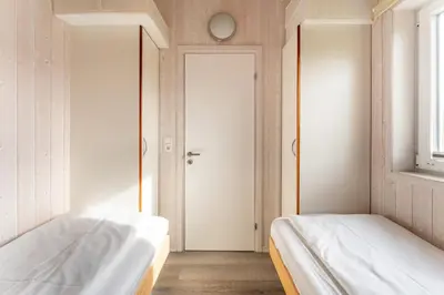 Ein Bett oder Betten in einem Zimmer der Unterkunft 4 Personen Ferienhaus mit Sauna, Kaminofen und einen wunderschцnen Garten mit Terrasse in Otterndorf