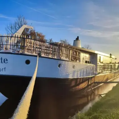 8 Personen Hausboot mit Hot Tub