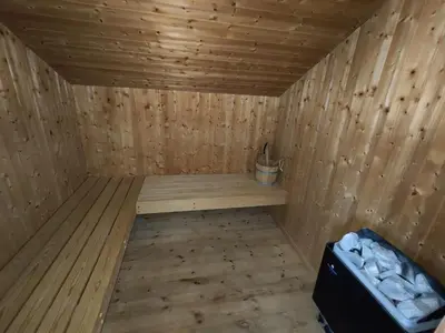Grundriss der Unterkunft 6 Personen Ferienhaus in 1. Reihe zum See mit Kanu und herrlichem Seeblick, Sauna, Whirlpool, Kaminofen, Klimaanlage und E-Tankstelle am Haus in Otterndorf