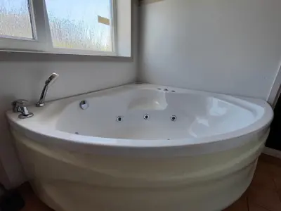Grundriss der Unterkunft 6 Personen Ferienhaus in 1. Reihe zum See mit Kanu und herrlichem Seeblick, Sauna, Whirlpool, Kaminofen, Klimaanlage und E-Tankstelle am Haus in Otterndorf