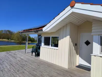 Das Gebäude in dem sich das Ferienhaus befindet