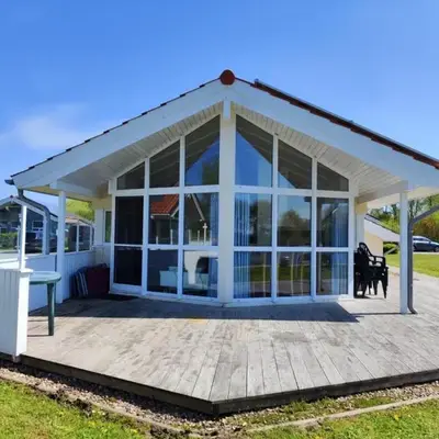 6 Personen Ferienhaus in 1. Reihe zum See mit Kanu und herrlichem Seeblick