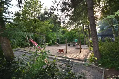 Ein Kinderspielbereich in der Unterkunft Ferienanlage Duhnen Haus 23