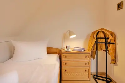 Ein Bett oder Betten in einem Zimmer der Unterkunft Haus Ricker - Dachgeschoss
