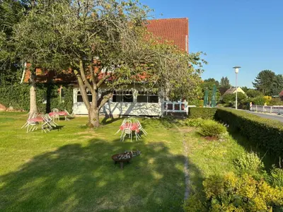 Ein Garten an der Unterkunft Gasthaus zur Grenze Zeltplatz