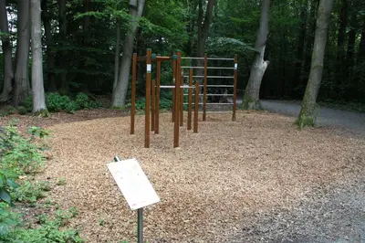 Ein Kinderspielbereich in der Unterkunft Ferienhaus Zur Waldfee