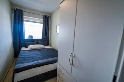 Ein Bett oder Betten in einem Zimmer der Unterkunft Strandhochhaus SHE6