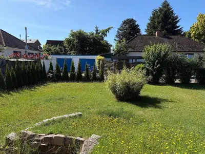 Ein Garten an der Unterkunft Haus Strandgold FeWo 1