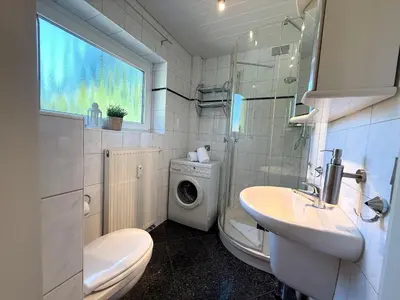 Ein Badezimmer in der Unterkunft Haus Strandgold FeWo 1