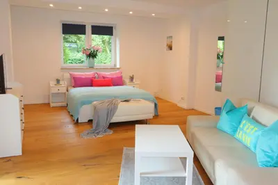 Ein Sitzbereich in der Unterkunft Ferienwohnung Am Deich