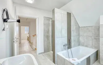 Ein Badezimmer in der Unterkunft Modernes Ferienhaus Mit Sauna