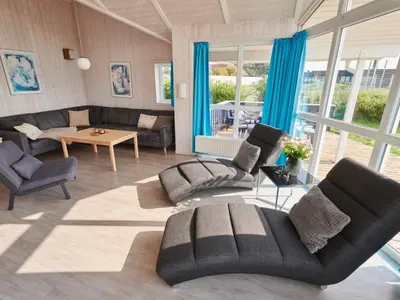 Ein Sitzbereich in der Unterkunft 4 star holiday home in FRIEDRICHKOOG
