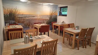 Ein Restaurant oder anderes Speiselokal in der Unterkunft Pension mit Meer