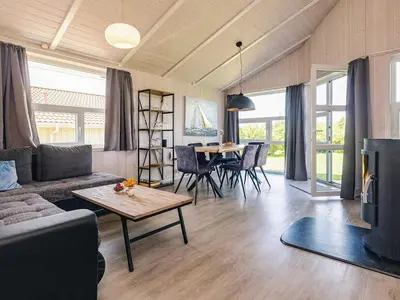 Ein Sitzbereich in der Unterkunft 4 star holiday home in FRIEDRICHKOOG