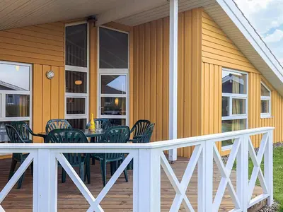 Ein Balkon oder eine Terrasse in der Unterkunft 4 star holiday home in FRIEDRICHKOOG